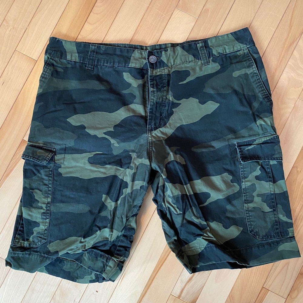 Firefly camp cargo shorts